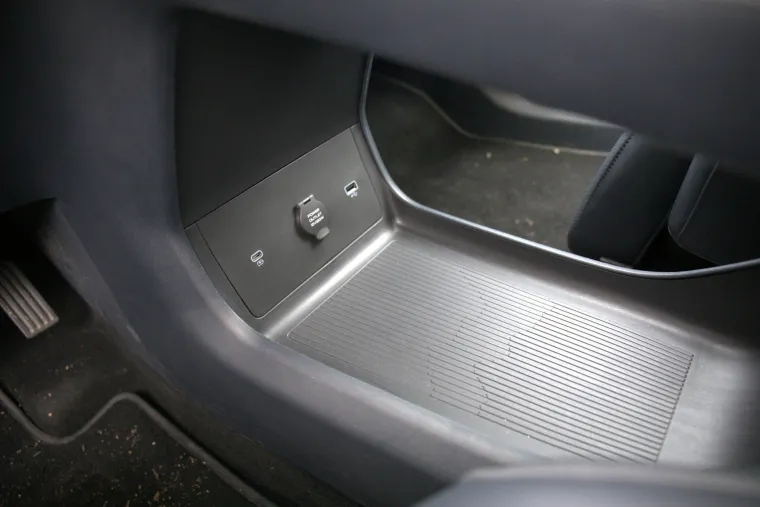 SUV koji ru&scaron;i predrasude: Izgleda skromno, ali iznutra skriva pravu tehnolo&scaron;ku zvijer