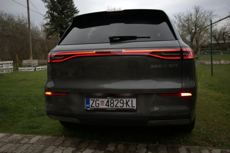 SUV koji ru&scaron;i predrasude: Izgleda skromno, ali iznutra skriva pravu tehnolo&scaron;ku zvijer