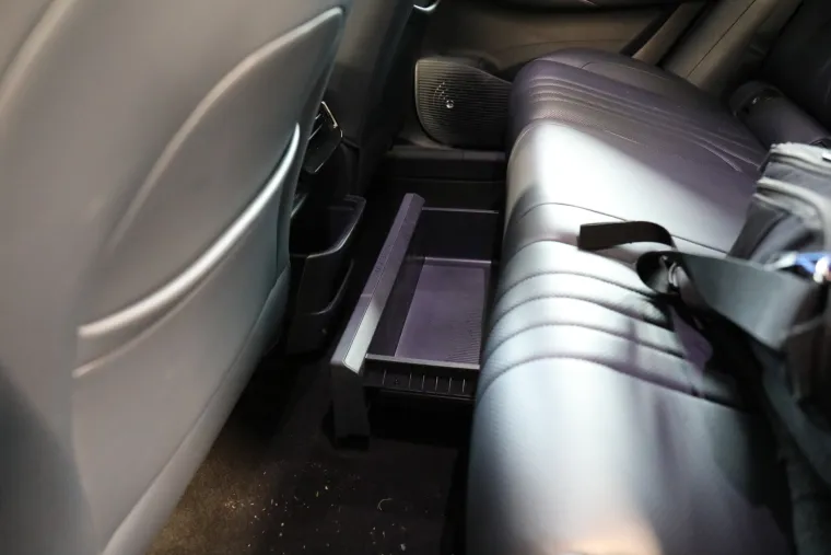 SUV koji ru&scaron;i predrasude: Izgleda skromno, ali iznutra skriva pravu tehnolo&scaron;ku zvijer