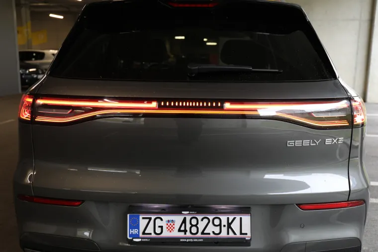 SUV koji ru&scaron;i predrasude: Izgleda skromno, ali iznutra skriva pravu tehnolo&scaron;ku zvijer