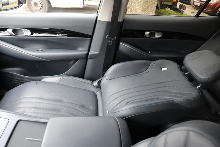 SUV koji ru&scaron;i predrasude: Izgleda skromno, ali iznutra skriva pravu tehnolo&scaron;ku zvijer