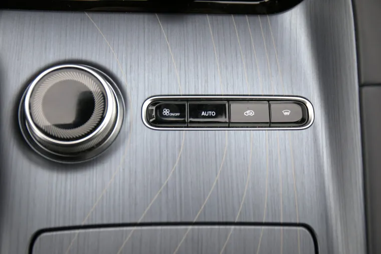 SUV koji ru&scaron;i predrasude: Izgleda skromno, ali iznutra skriva pravu tehnolo&scaron;ku zvijer