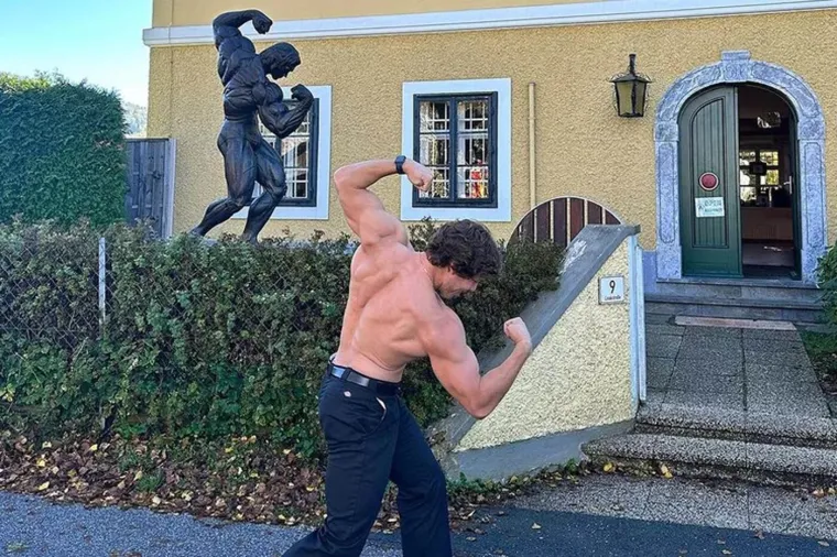 Arnoldov sin razbio konkurenciju: Mučio se s debljinom, a sada dominira očevom scenom