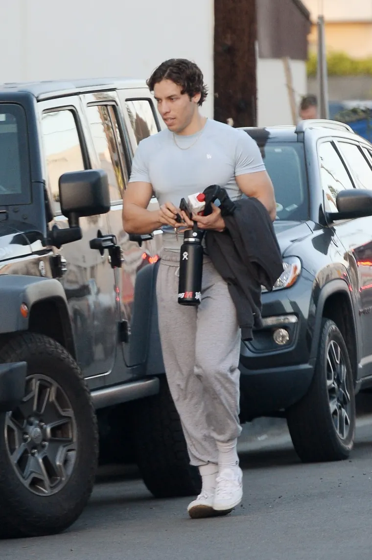 Arnoldov sin razbio konkurenciju: Mučio se s debljinom, a sada dominira očevom scenom