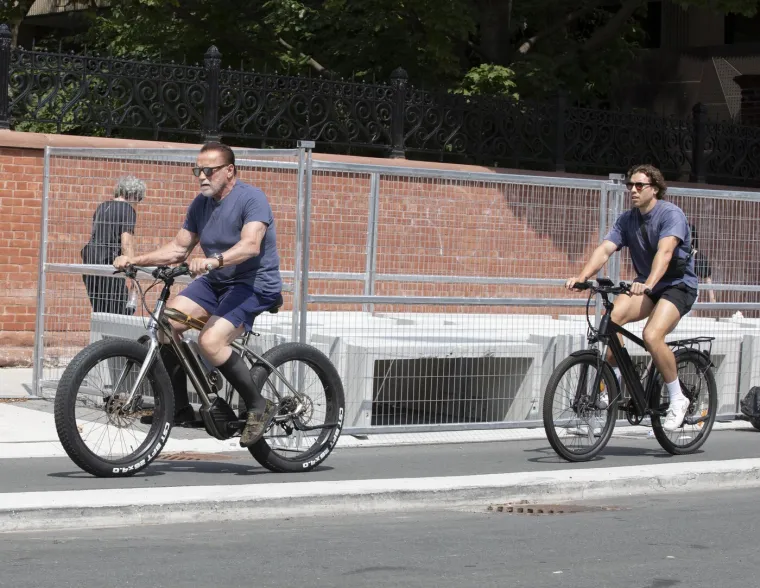 Arnoldov sin razbio konkurenciju: Mučio se s debljinom, a sada dominira očevom scenom