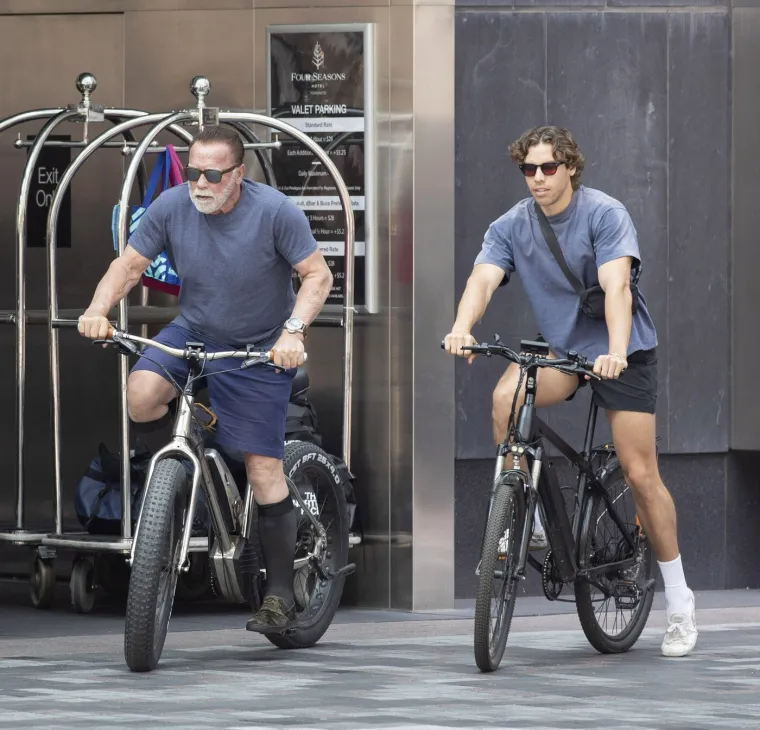 Arnoldov sin razbio konkurenciju: Mučio se s debljinom, a sada dominira očevom scenom