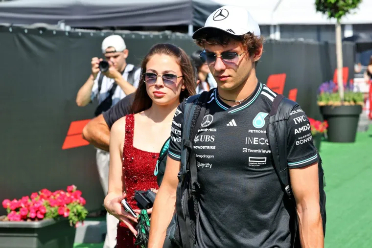 Tko je biv&scaron;a djevojka nove F1 senzacije? Kimija ostavila uoči utrke karijere, a evo čime se bavi