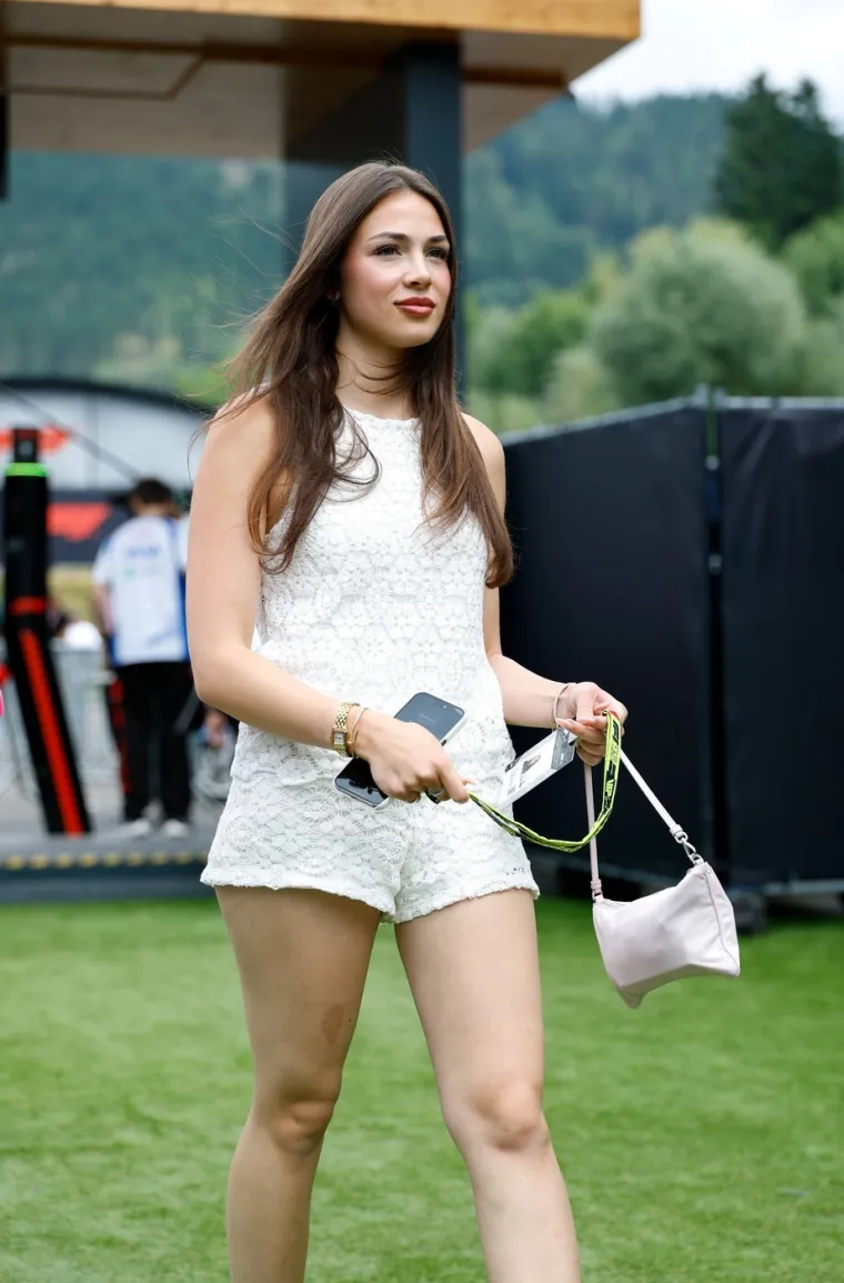 Tko je biv&scaron;a djevojka nove F1 senzacije? Kimija ostavila uoči utrke karijere, a evo čime se bavi