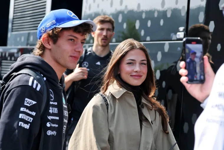 Tko je biv&scaron;a djevojka nove F1 senzacije? Kimija ostavila uoči utrke karijere, a evo čime se bavi