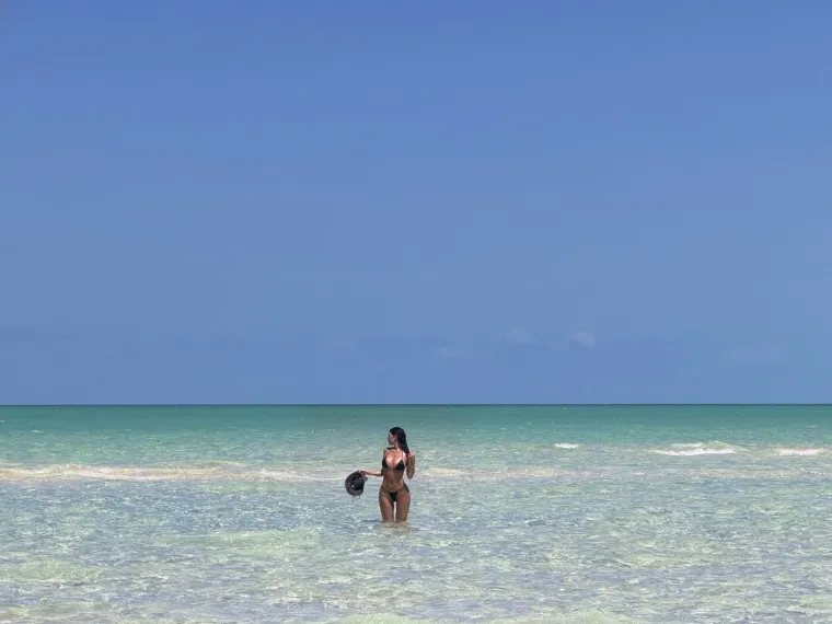 Opa! Kylie Jenner pratitelje 'počastila' vrućim fotografijama u bikiniju