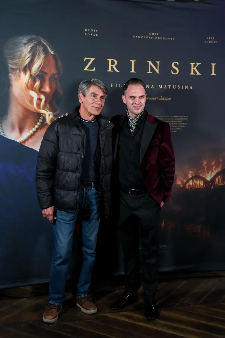 Nakon dugo vremena Mesić u javnosti! Pozirao uz Josipovića: Zvučna imena pojavila se na premijeri filma