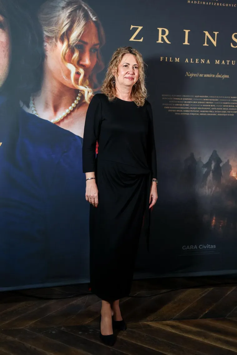 Nakon dugo vremena Mesić u javnosti! Pozirao uz Josipovića: Zvučna imena pojavila se na premijeri filma