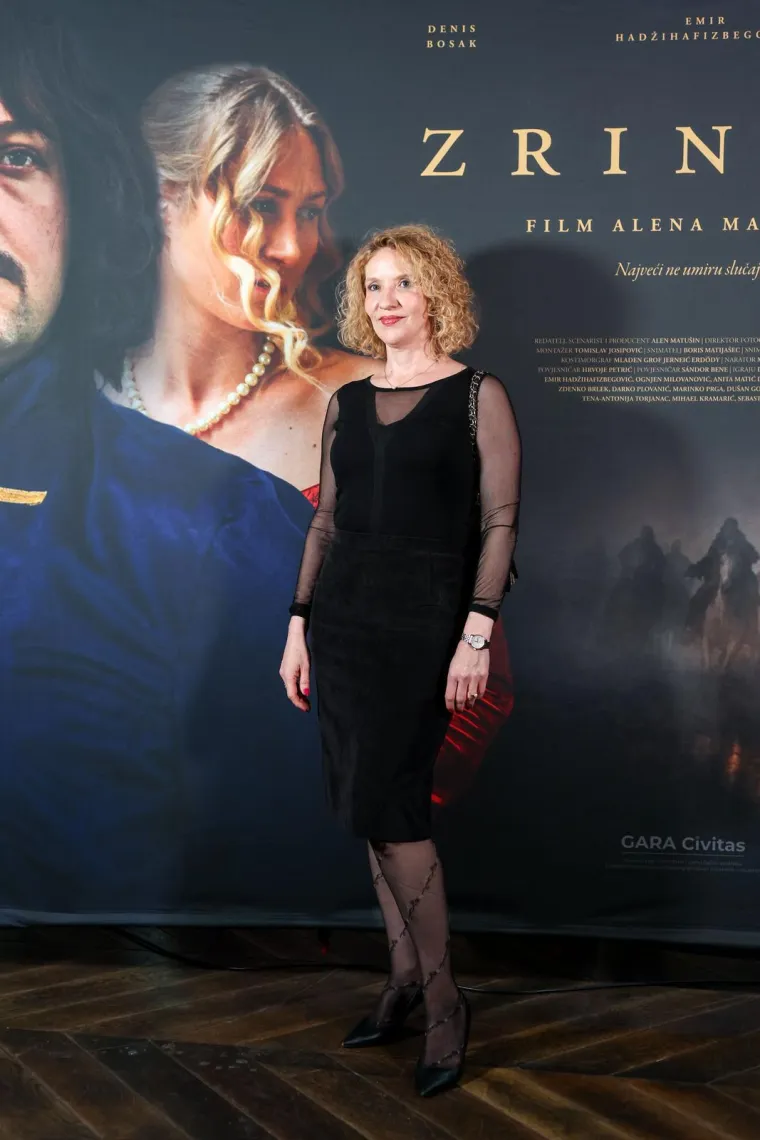 Nakon dugo vremena Mesić u javnosti! Pozirao uz Josipovića: Zvučna imena pojavila se na premijeri filma