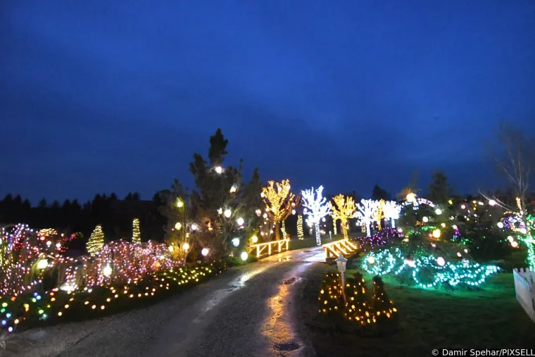 Čak 60.000 svjetlećih pisanica krasi imanje Salaj: Pogledajte najljep&scaron;u uskrsnu bajku