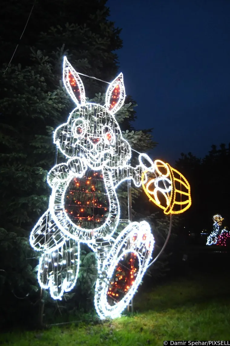 Čak 60.000 svjetlećih pisanica krasi imanje Salaj: Pogledajte najljep&scaron;u uskrsnu bajku