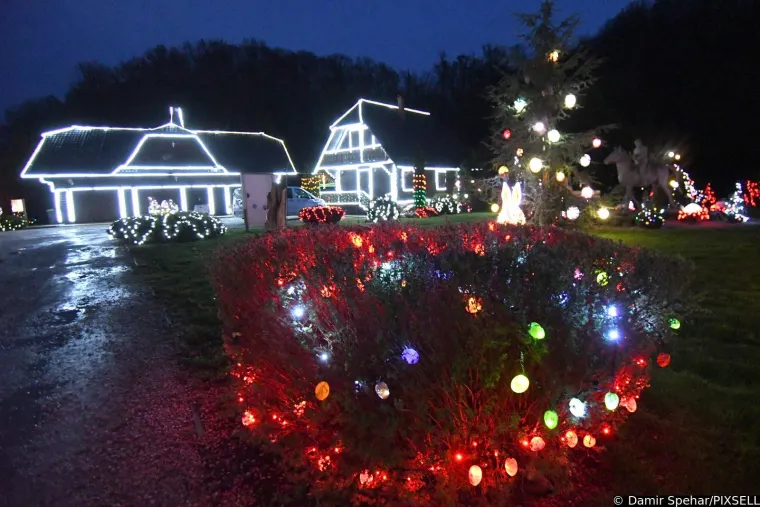 Čak 60.000 svjetlećih pisanica krasi imanje Salaj: Pogledajte najljep&scaron;u uskrsnu bajku