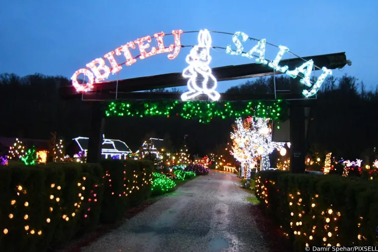 Čak 60.000 svjetlećih pisanica krasi imanje Salaj: Pogledajte najljep&scaron;u uskrsnu bajku