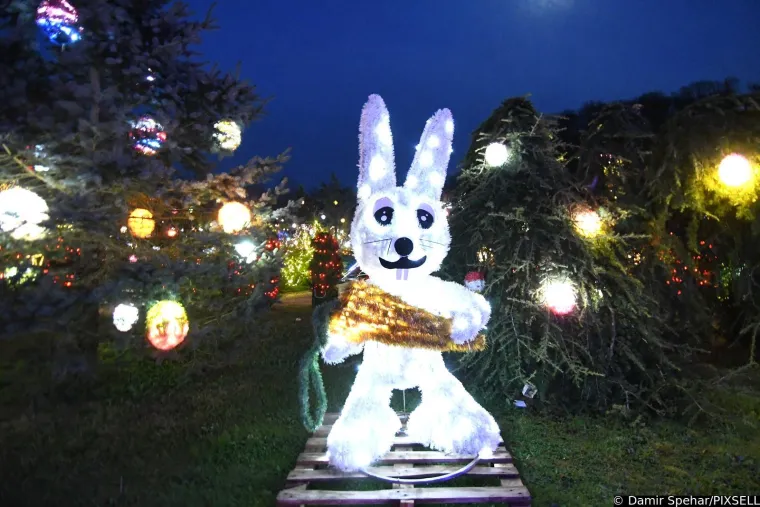 Čak 60.000 svjetlećih pisanica krasi imanje Salaj: Pogledajte najljep&scaron;u uskrsnu bajku