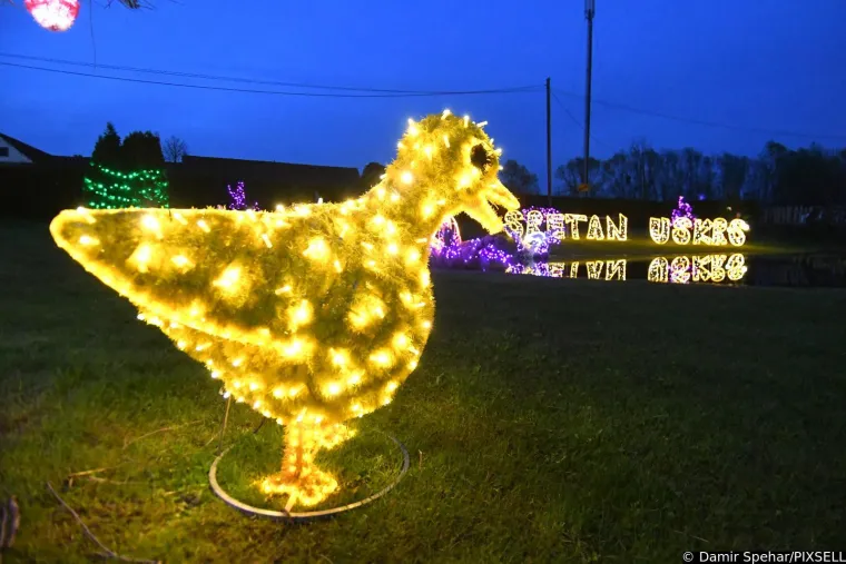 Čak 60.000 svjetlećih pisanica krasi imanje Salaj: Pogledajte najljep&scaron;u uskrsnu bajku