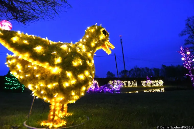 Čak 60.000 svjetlećih pisanica krasi imanje Salaj: Pogledajte najljep&scaron;u uskrsnu bajku
