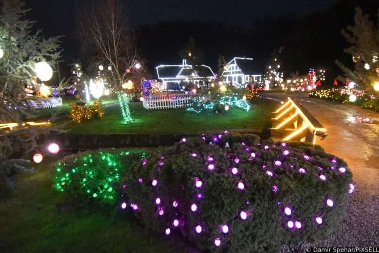 Čak 60.000 svjetlećih pisanica krasi imanje Salaj: Pogledajte najljep&scaron;u uskrsnu bajku