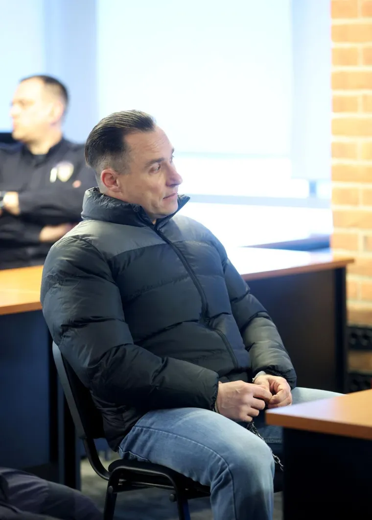 Srđan Mlađan okružen specijalcima s dugim cijevima: Pogledajte prizore iz sudnice