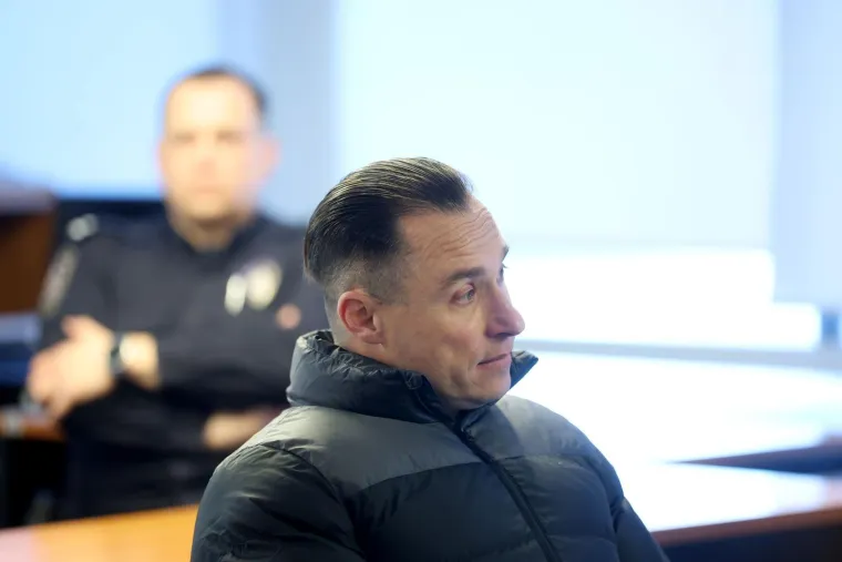 Srđan Mlađan okružen specijalcima s dugim cijevima: Pogledajte prizore iz sudnice