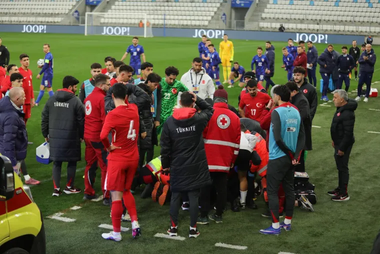 Horor na odlučujućoj utakmici mladih Vatrenih: Turski izbornik se sru&scaron;io, hitna odmah uletjela na teren