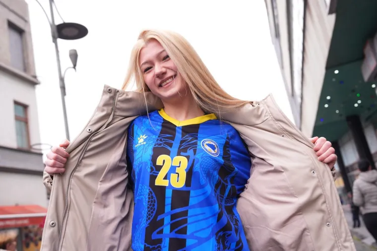 Ovo je Balkon koji vrijedi 500 eura za utakmicu s Italijom, ali sve poglede uzele su lijepe Bosanke