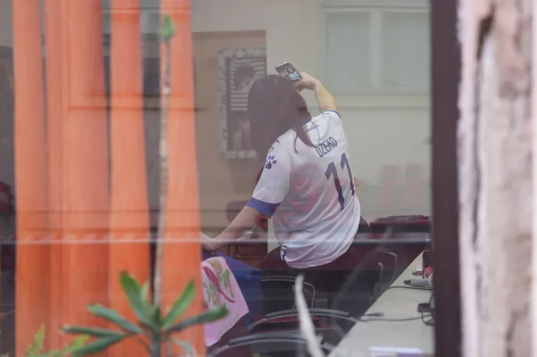 Ovo je Balkon koji vrijedi 500 eura za utakmicu s Italijom, ali sve poglede uzele su lijepe Bosanke