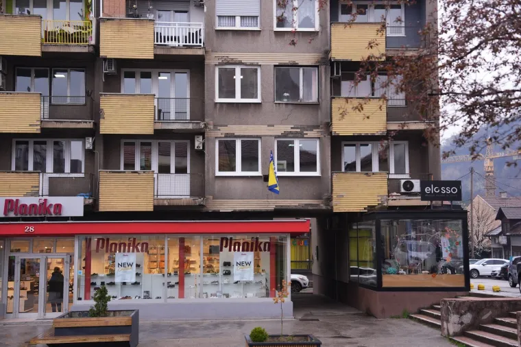 Ovo je Balkon koji vrijedi 500 eura za utakmicu s Italijom, ali sve poglede uzele su lijepe Bosanke