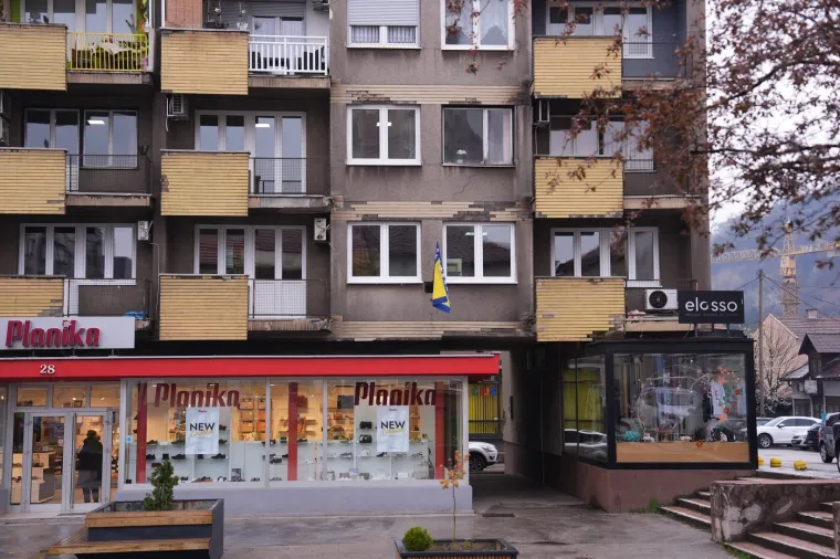 Ovo je Balkon koji vrijedi 500 eura za utakmicu s Italijom, ali sve poglede uzele su lijepe Bosanke