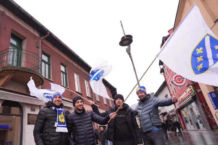 Ovo je Balkon koji vrijedi 500 eura za utakmicu s Italijom, ali sve poglede uzele su lijepe Bosanke