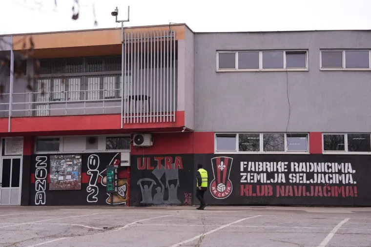 Ovo je Balkon koji vrijedi 500 eura za utakmicu s Italijom, ali sve poglede uzele su lijepe Bosanke