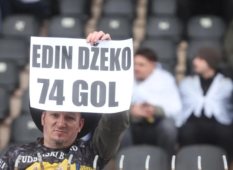 Ovo je Balkon koji vrijedi 500 eura za utakmicu s Italijom, ali sve poglede uzele su lijepe Bosanke