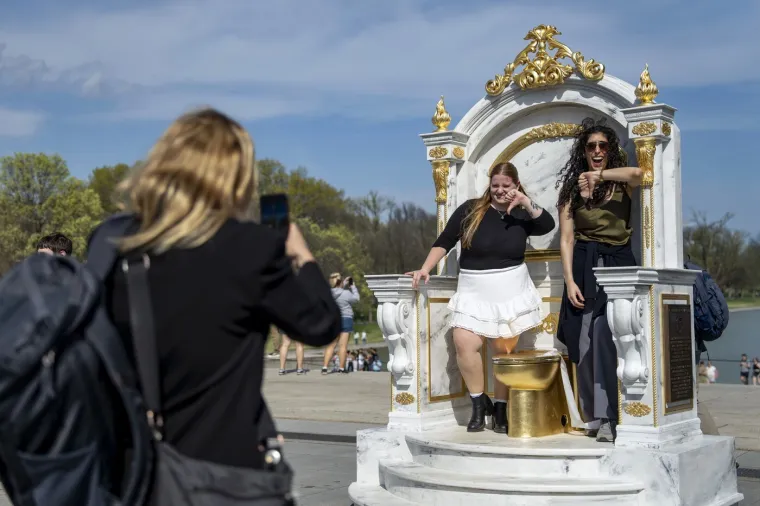 Imamo novi hit! Pogledajte veliko ruganje 'njegovom visočanstvu' Donaldu Trumpu