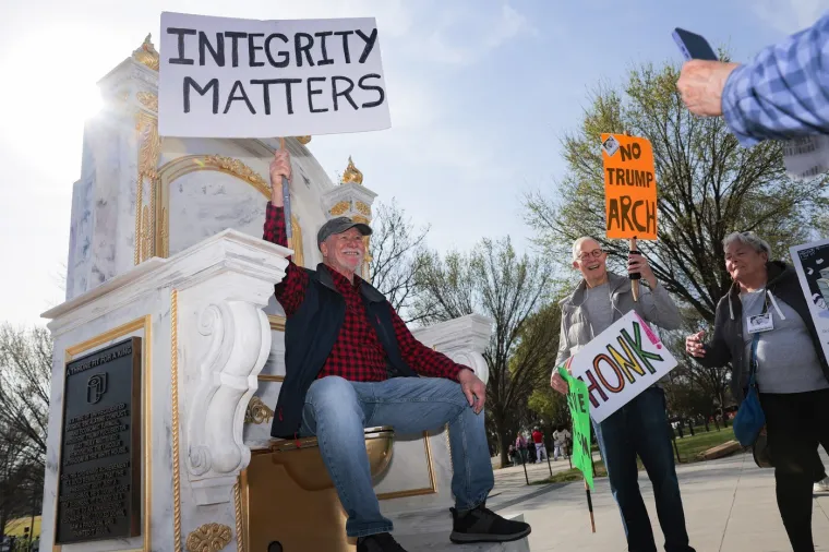 Imamo novi hit! Pogledajte veliko ruganje 'njegovom visočanstvu' Donaldu Trumpu
