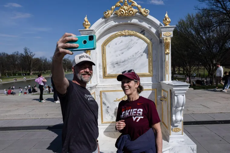 Imamo novi hit! Pogledajte veliko ruganje 'njegovom visočanstvu' Donaldu Trumpu