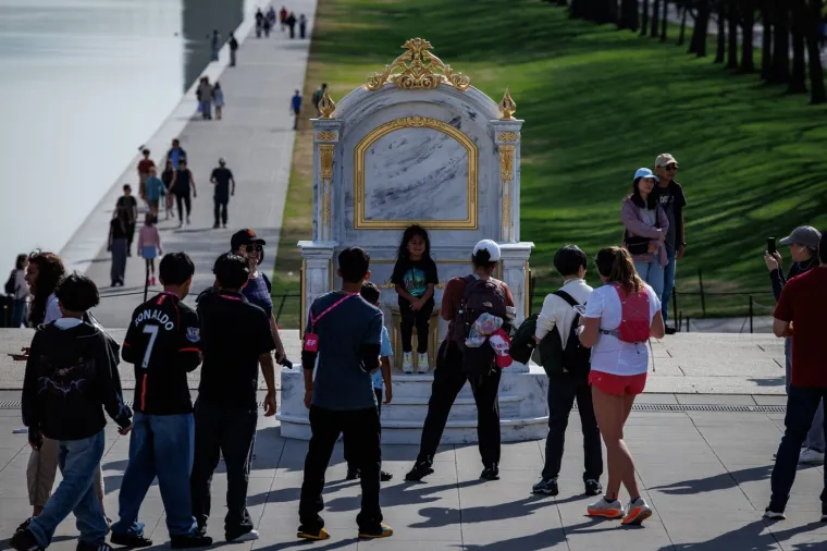 Imamo novi hit! Pogledajte veliko ruganje 'njegovom visočanstvu' Donaldu Trumpu