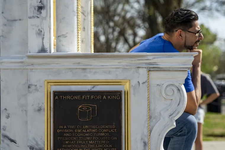 Imamo novi hit! Pogledajte veliko ruganje 'njegovom visočanstvu' Donaldu Trumpu