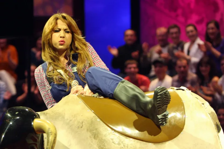 Bila je majstorica skandala i ljubiteljica opijata: Ovako je nekada partijala Simona Mijoković