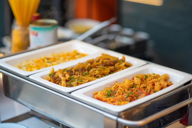 Ovo bi trebalo izbjegavati u restoranima: 22 jela i pića koja ponekad skrivaju zamke