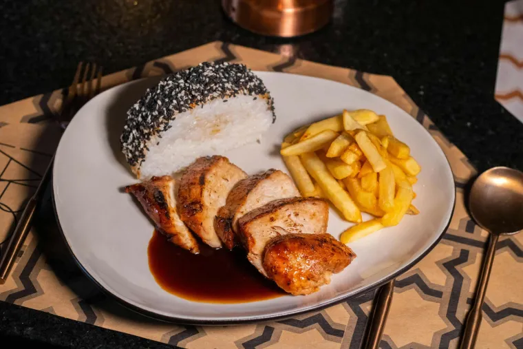 Ovo bi trebalo izbjegavati u restoranima: 22 jela i pića koja ponekad skrivaju zamke