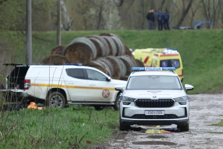Pogledajte prizore noćne drame, iz Save izvukli 30 ljudi: 'Zapeli su u močvari'