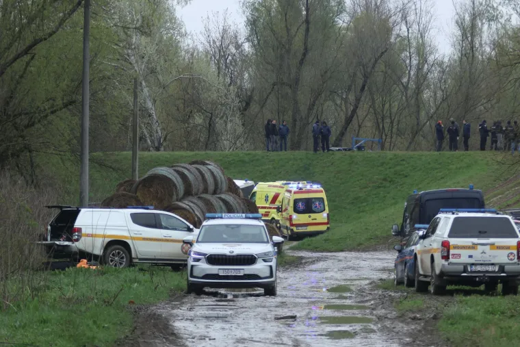 Pogledajte prizore noćne drame, iz Save izvukli 30 ljudi: 'Zapeli su u močvari'