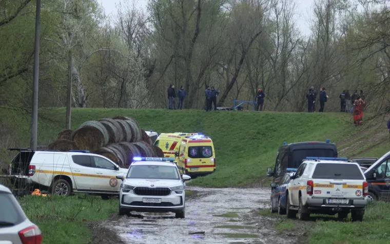 Pogledajte prizore noćne drame, iz Save izvukli 30 ljudi: 'Zapeli su u močvari'