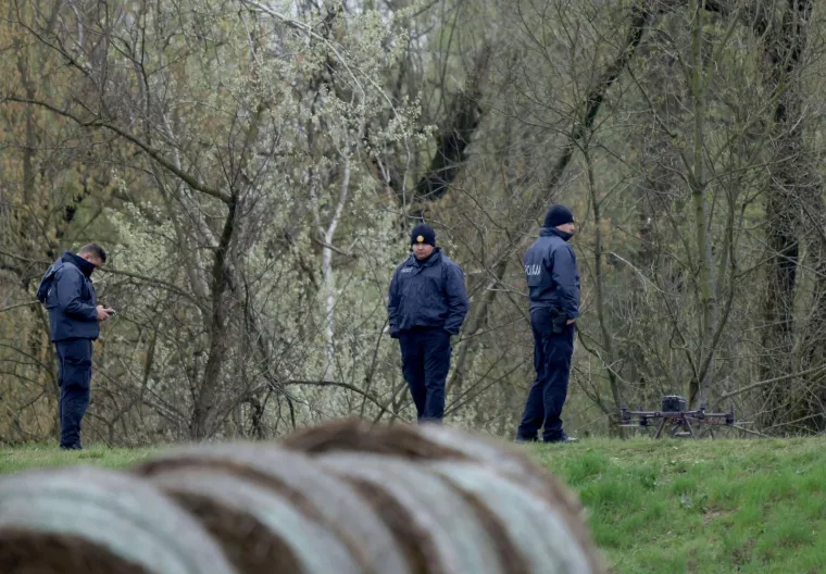 Pogledajte prizore noćne drame, iz Save izvukli 30 ljudi: 'Zapeli su u močvari'