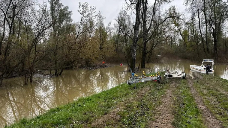 Pogledajte prizore noćne drame, iz Save izvukli 30 ljudi: 'Zapeli su u močvari'