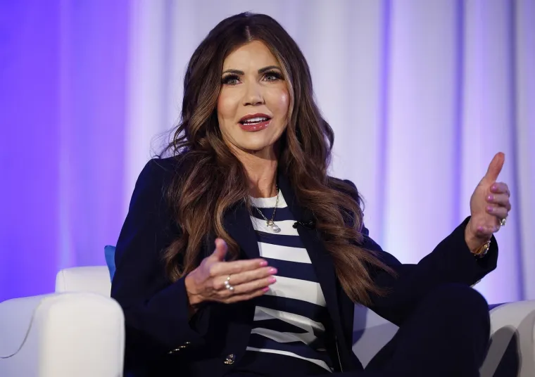 Zovu je 'Ice Barbika': Tko je kontroverzna Kristi o kojoj bruje svjetski mediji i Trump?