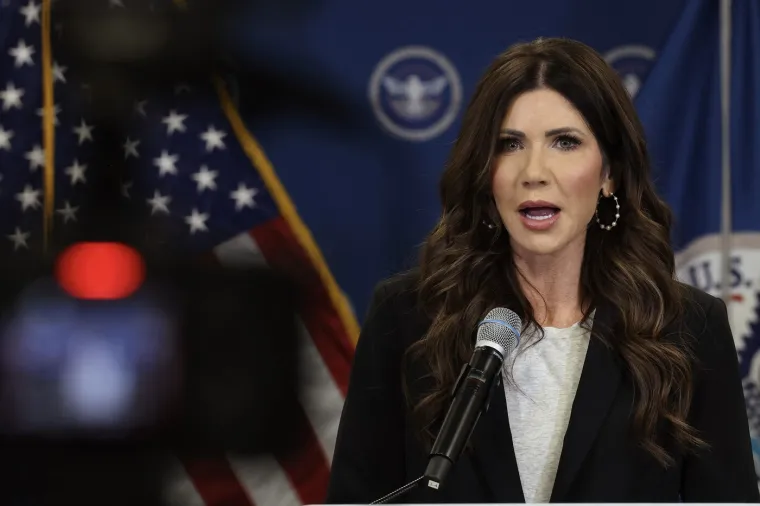 Zovu je 'Ice Barbika': Tko je kontroverzna Kristi o kojoj bruje svjetski mediji i Trump?